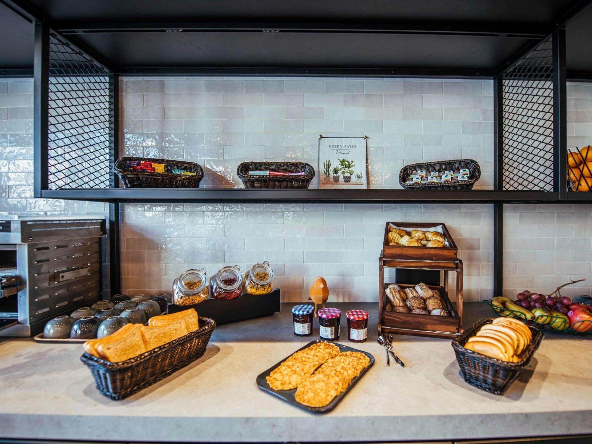 Ibis Styles Rouen Centre Rive Gauche Hotel Buitenkant foto